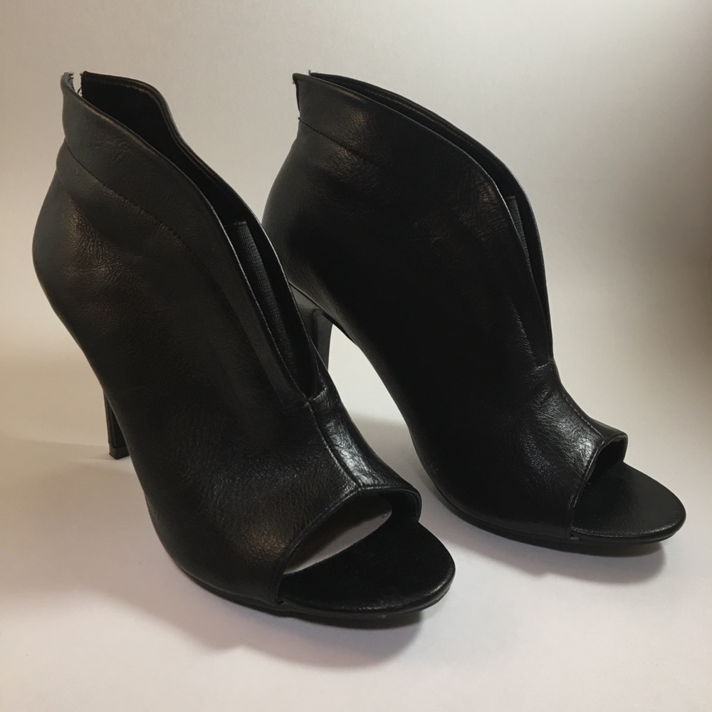 Madeline Peep Toe Black Leather Heel NWOT